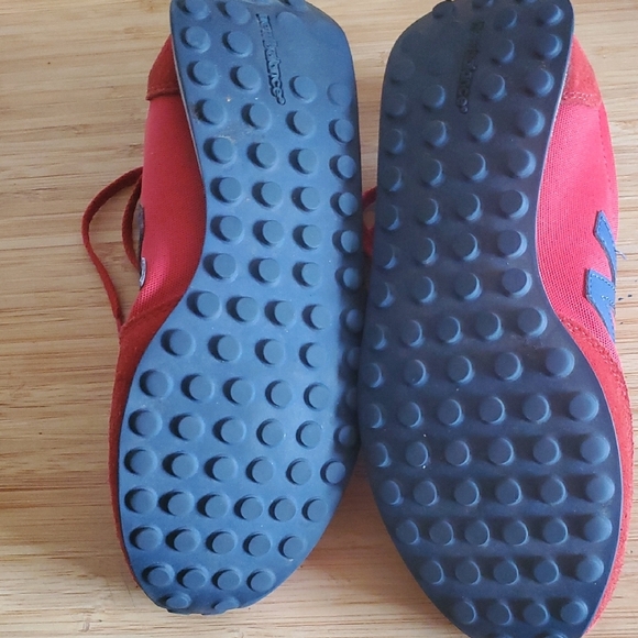 New Balance Women's Red&Navy Sneakers SZ 9 - Picture 4 of 6